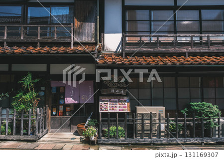 [倉吉白壁土蔵群]昔懐かしい建物 131169307