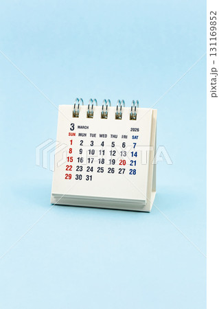 2026年3月カレンダー　水色背景　縦 131169852