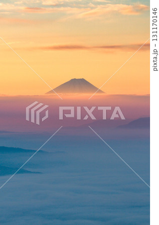 朝焼けの空｜雲海に浮かぶ富士山｜年賀状 131170146