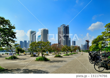 豊洲公園から観た晴海臨海公園 高層マンションの風景 豊洲公園から観た晴海臨海公園 高層マンションの風景 131174766
