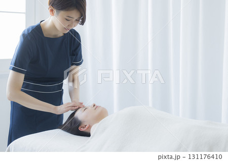 若い女性、エステ、ビューティー、 若い女性、エステ、ビューティー、 131176410