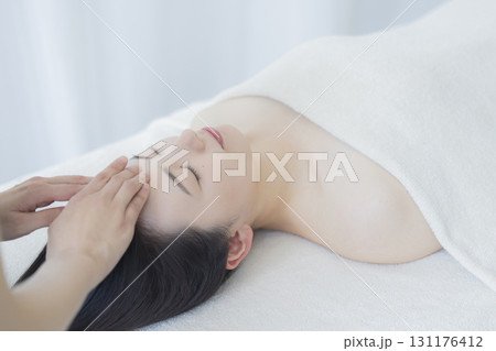 若い女性、エステ、ビューティー、 131176412