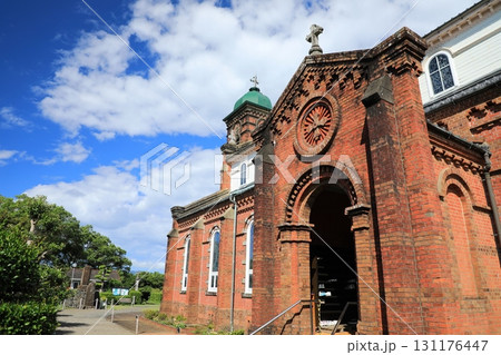 快晴の夏空と田平天主堂（日本 長崎県平戸市） 131176447