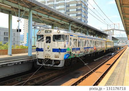JR唐津駅に停車する国鉄キハ47形気動車(日本 佐賀県唐津市) JR唐津駅に停車する国鉄キハ47形気動車(日本 佐賀県唐津市) 131176718