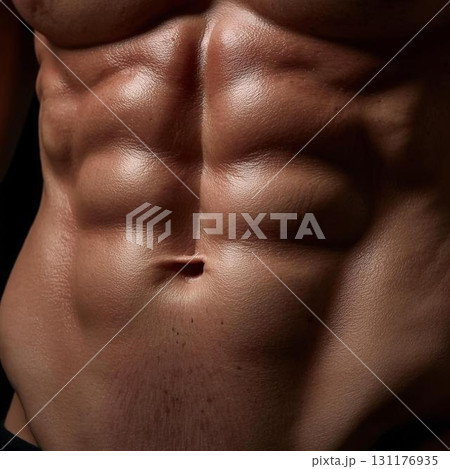 鍛えた男性の腹筋 131176935