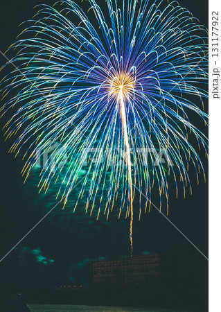 夜空に打ちあがる大花火 夜空に打ちあがる大花火 131177922