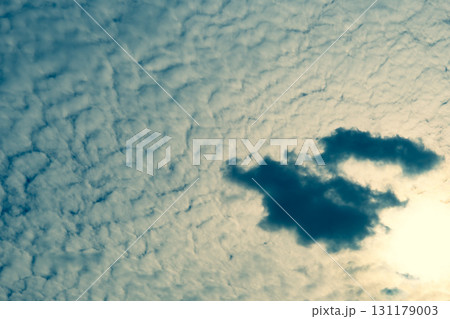 秋の空 巻積雲の下に高積雲 暖色加味 秋の空 巻積雲の下に高積雲 暖色加味 131179003