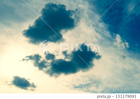 秋の空 巻層雲の下に高積雲　a-3 暖色加味 131179091