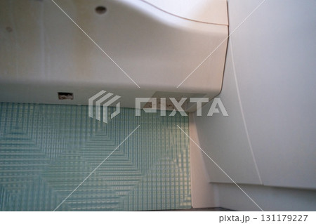 浴室カウンター裏の汚れ 131179227