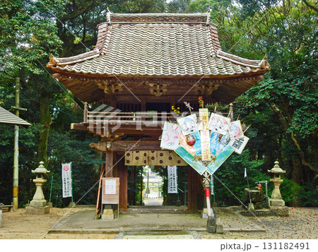 山口県山陽小野田市にある吉部田八幡宮楼門 山口県山陽小野田市にある吉部田八幡宮楼門 131182491