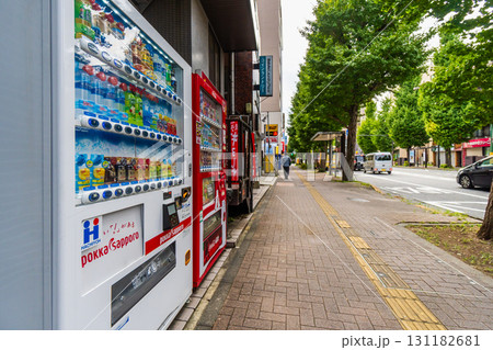 自販機のある風景 131182681