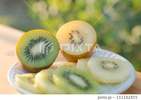 カットしたキウイ 131182855