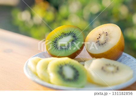 カットしたキウイ 131182856