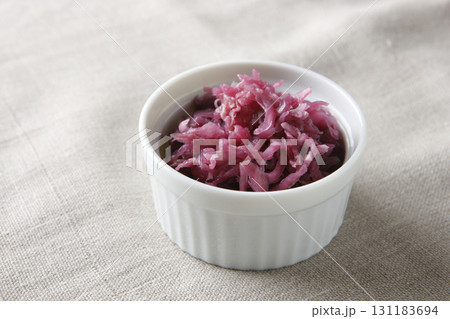 紫キャベツのザワークラウト 131183694