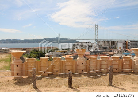 国指定史跡五色塚古墳から淡路島明石海峡大橋を望む 国指定史跡五色塚古墳から淡路島明石海峡大橋を望む 131183878