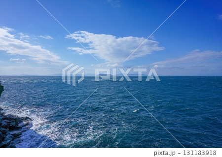 佐多岬灯台の展望台から見る穏やかな海の情景 佐多岬灯台の展望台から見る穏やかな海の情景 131183918