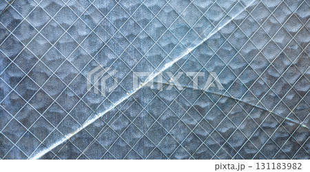 窓に入った亀裂のイメージ風景 131183982