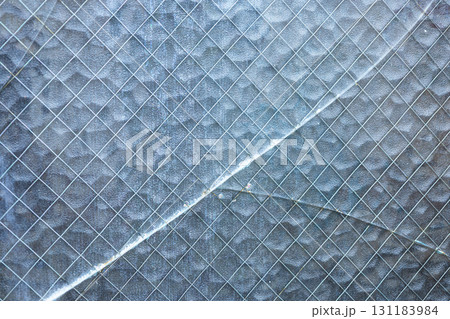 窓に入った亀裂のイメージ風景 131183984