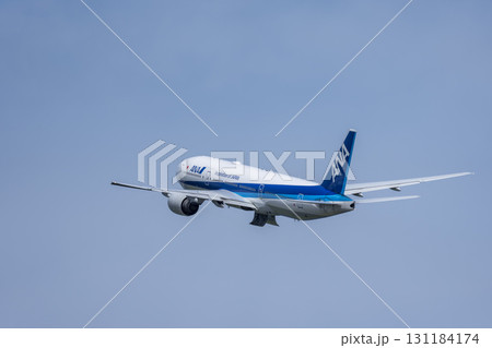 羽田空港の風景　離陸中の飛行機　東京都大田区 131184174