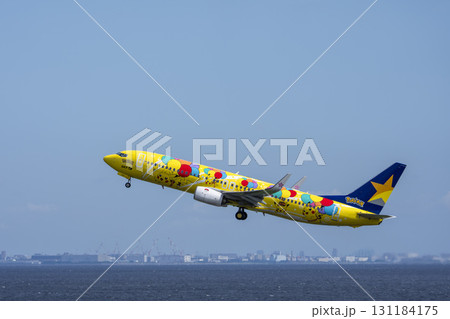 羽田空港の風景 離陸中の飛行機 東京都大田区 羽田空港の風景 離陸中の飛行機 東京都大田区 131184175