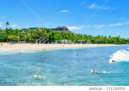 ハワイ　オアフ島　ダイアモンドヘッドとクヒオビーチ 131184501