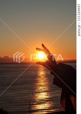 海に沈む夕日 海に沈む夕日 131184697