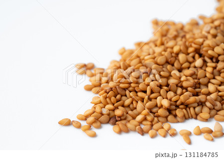 金ごま（生ごま）のクローズアップ 131184785