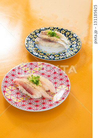 胡麻ヒラマサと胡麻アジの握り寿司 131185625