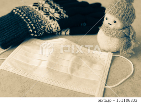 マスクで冬の感染対策　インフルエンザ予防　新型コロナウイルス対策　同時流行　健康管理 131186832