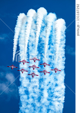 カナダバンクーバーで見るアクロバット飛行 131187292