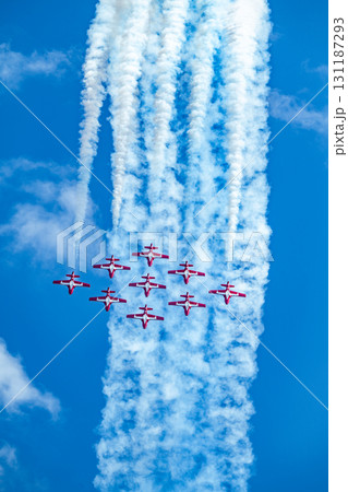 カナダバンクーバーで見るアクロバット飛行 カナダバンクーバーで見るアクロバット飛行 131187293