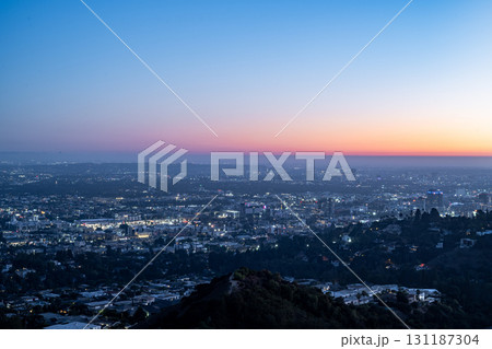 アメリカハリウッドのグリフィス天文台から眺める夜景 131187304