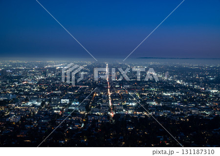 アメリカハリウッドのグリフィス天文台から眺める夜景 131187310