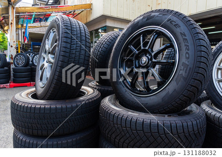 スタッドレスタイヤ 131188032