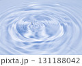 水面に落ちる水滴. 131188042