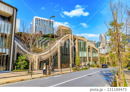 東京　港区の都市風景　 麻布台ヒルズ （ガーデンプラザ） 131189473