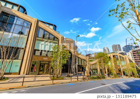 東京　港区の都市風景　 麻布台ヒルズ （ガーデンプラザ） 131189475