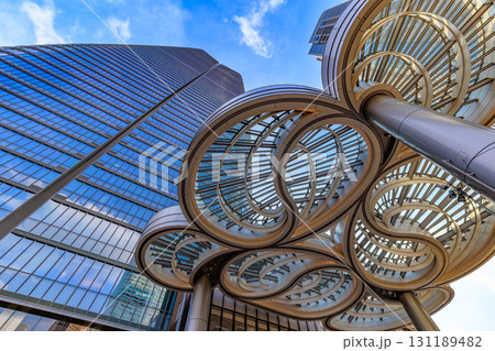 東京 港区の都市風景 麻布台ヒルズ (タワープラザ入口) 東京 港区の都市風景 麻布台ヒルズ (タワープラザ入口) 131189482