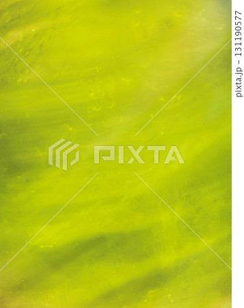 黄色のガラスの質感イメージの縦長の背景画像 131190577