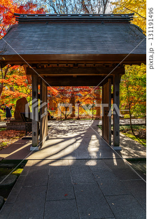 【東京都】紅葉が美しい九品仏浄真寺の薬医門 131191496