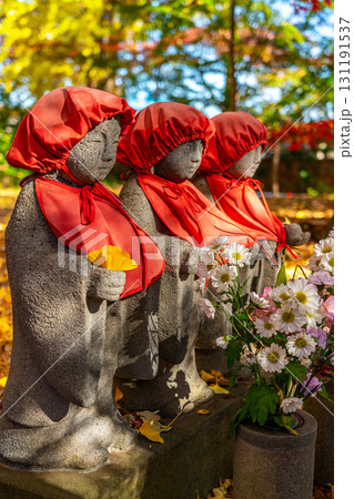 【東京都】美しい紅葉に囲まれた九品仏浄真寺のお地蔵様 【東京都】美しい紅葉に囲まれた九品仏浄真寺のお地蔵様 131191537