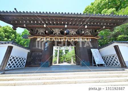 京都府伏見区 御香宮神社 正門 伏見城の大手門を移築保存 京都府伏見区 御香宮神社 正門 伏見城の大手門を移築保存 131192887