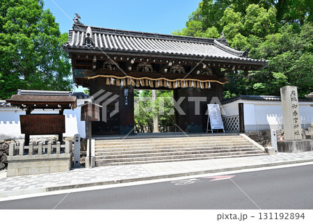 京都府伏見区 御香宮神社 正門 伏見城の大手門を移築保存 京都府伏見区 御香宮神社 正門 伏見城の大手門を移築保存 131192894