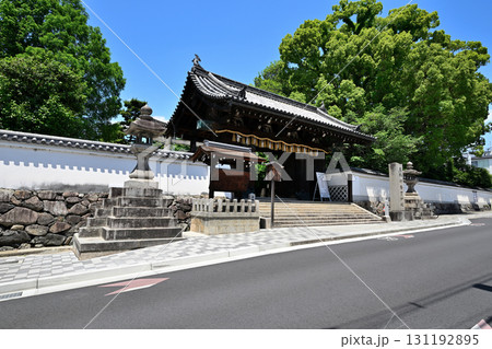 京都府伏見区 御香宮神社 正門 伏見城の大手門を移築保存 京都府伏見区 御香宮神社 正門 伏見城の大手門を移築保存 131192895