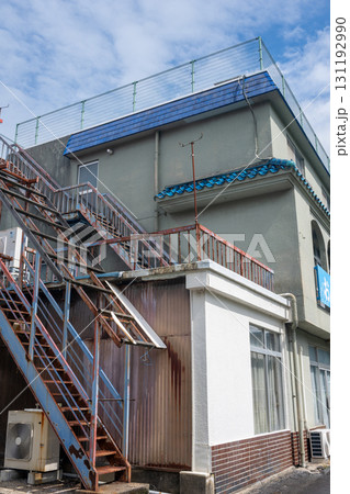 日本の鳥取県の三朝温泉の古くて美しい建物 131192990