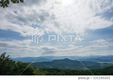日本の鳥取県倉吉市の蜘ヶ家山の美しい晩夏の風景 131193201