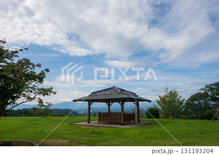 日本の鳥取県倉吉市の蜘ヶ家山の美しい晩夏の風景 131193204