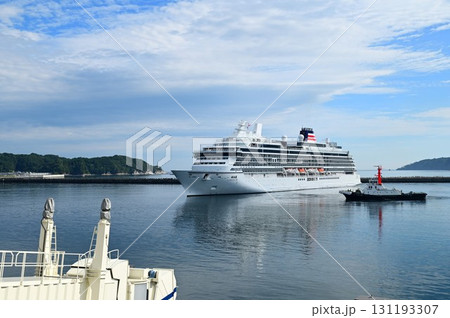 宮古港の朝 豪華客船飛鳥Ⅲ入港 131193307