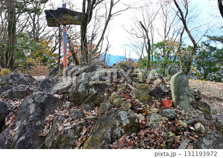 丹沢の相州アルプス 仏果山山頂 丹沢の相州アルプス 仏果山山頂 131193972