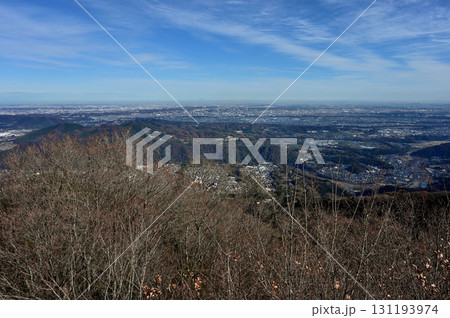 丹沢の仏果山山頂 展望台からの眺望 秋晴れの関東平野 丹沢の仏果山山頂 展望台からの眺望 秋晴れの関東平野 131193974
